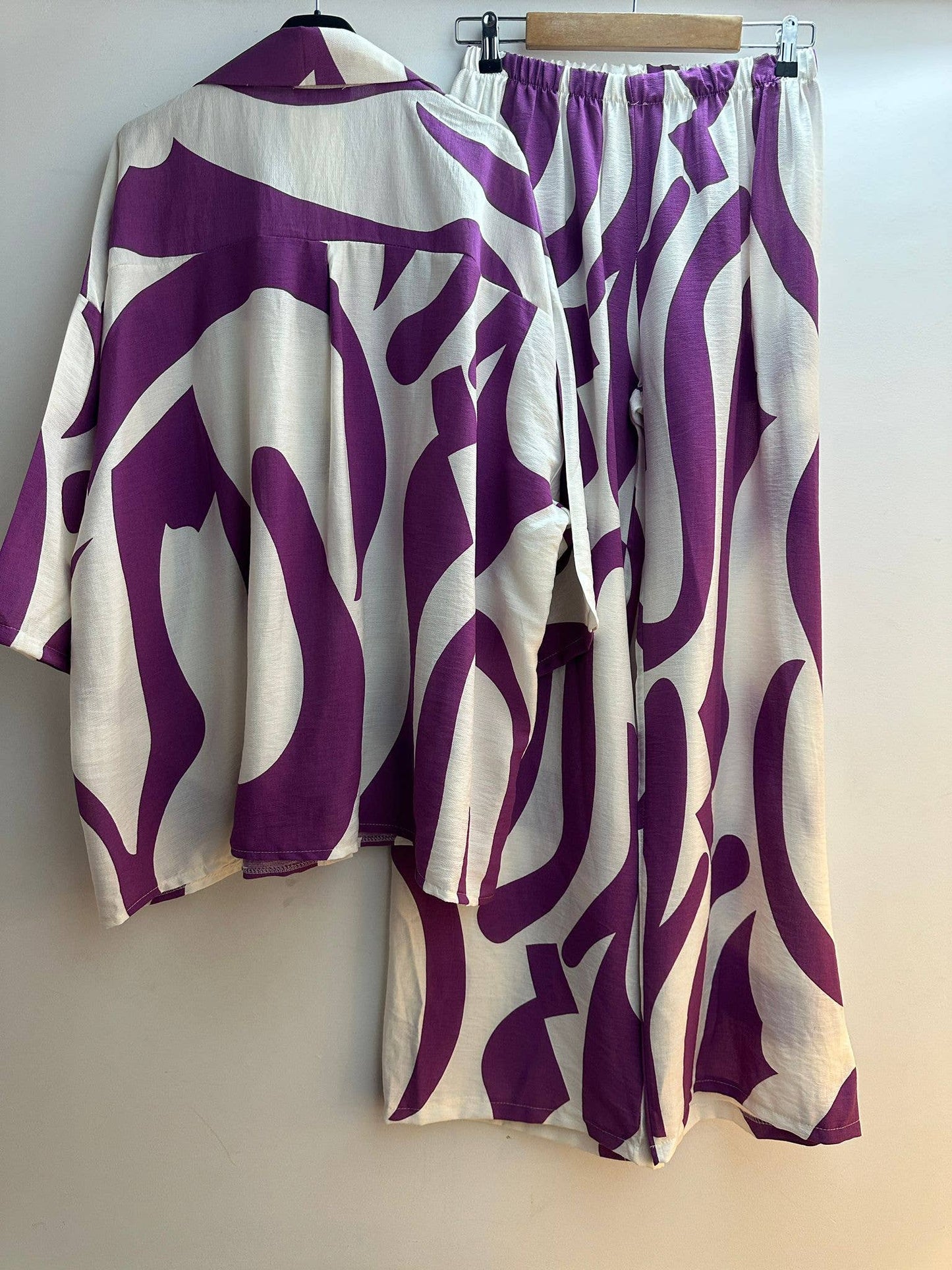 10652B conjunto de camisa e calça tamanho único 
 : Bege / Tamanho único