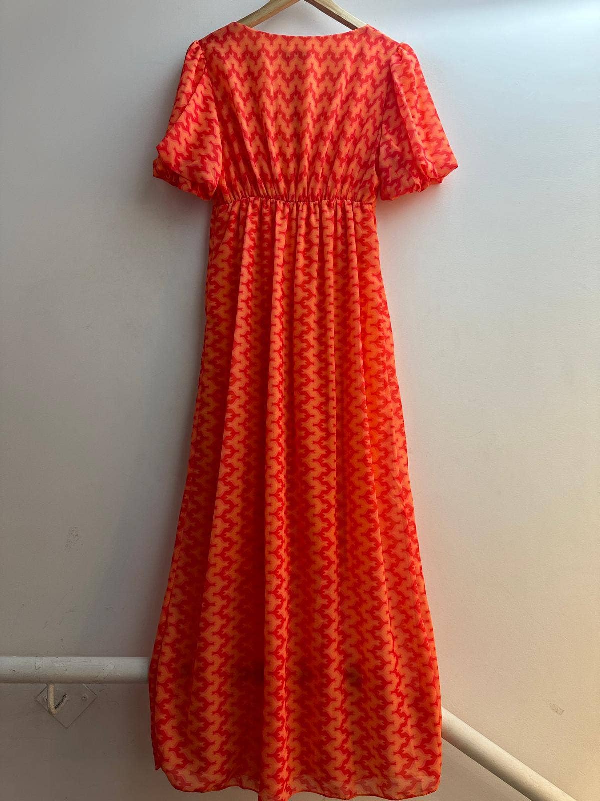 10681 Vestido comprido estampado: Coral / Tamanho único