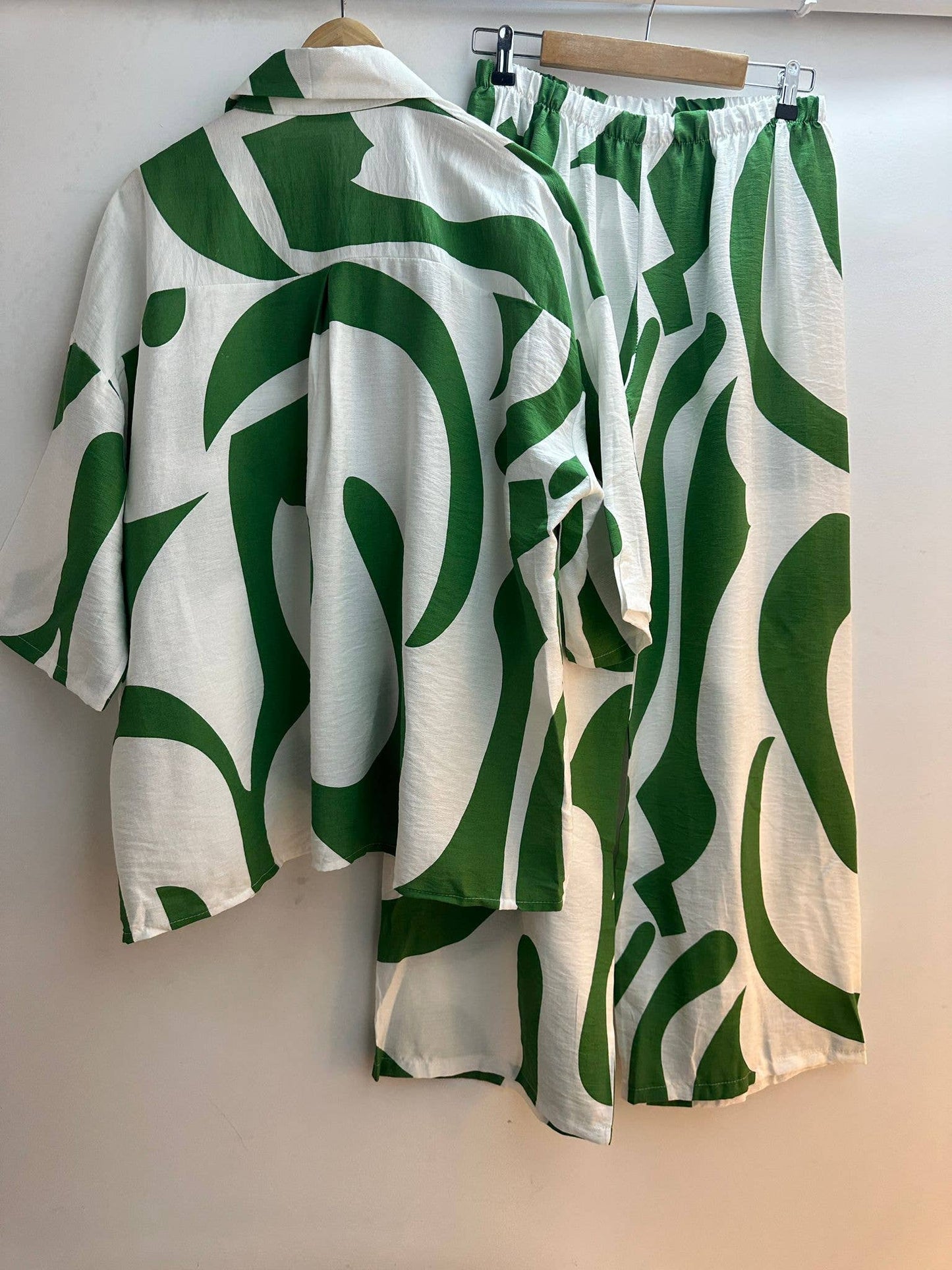 10652B conjunto de camisa e calça tamanho único 
 : Bege / Tamanho único