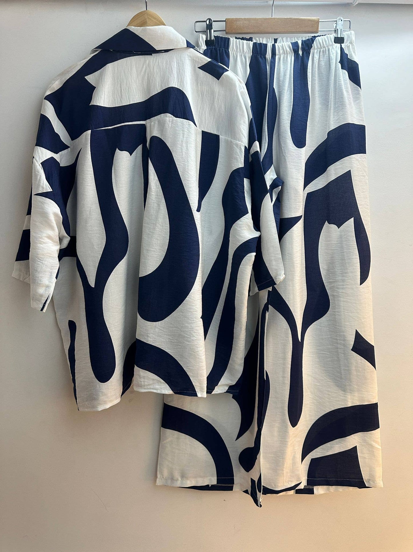 10652B conjunto de camisa e calça tamanho único 
 : Bege / Tamanho único